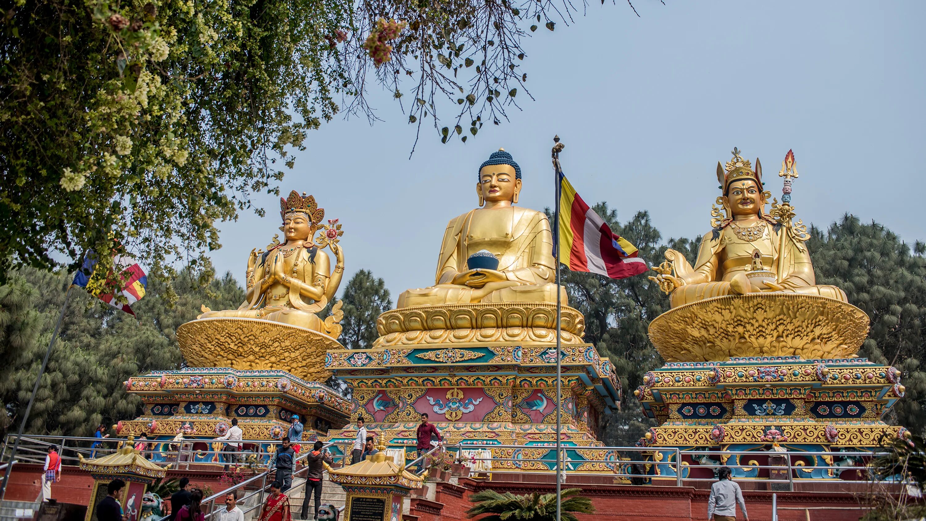 Будда в городе. Будда-парк (buddha park). будда шакьямуни непал статуя. будда непал. непал храмовый центр сваямбунатх.
