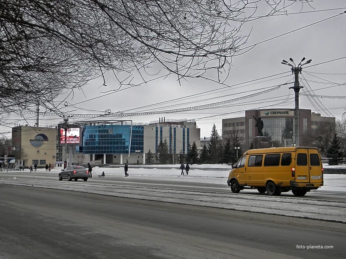 Какой сейчас город орск. Комсомольская площадь Орск. Орск площадь города. ОРС площать Комсомольская. Новая Комсомольская площадь Орск.