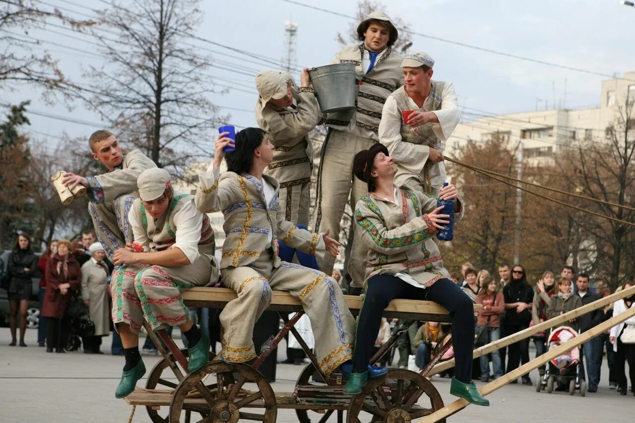 Сны города тюмень. Вантовый мост тюмень. Цветной бульвар тюмень зимой. Цветной бульвар тюмень цирк. Тюмень уличные мероприятия.