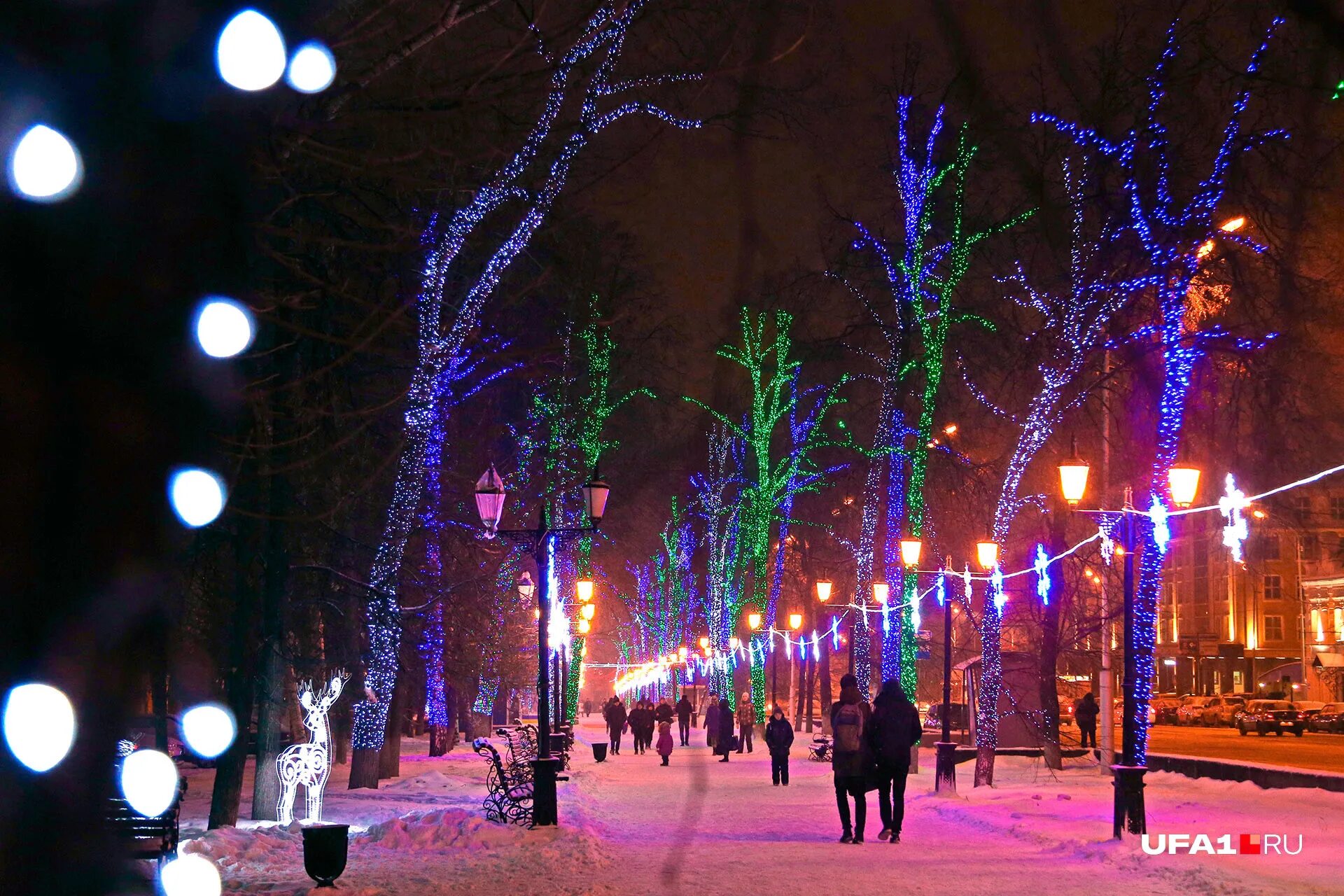 Новогодние улицы в уфе. Куда сходить 7 января в уфе. Куда сходить 7 января в уфе. Каток химик уфа. Куда сходить 7 января в уфе.