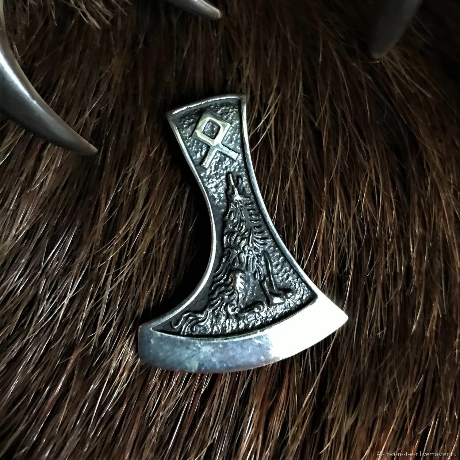 Оберёг секира перуна. Секира значение. Секира значение. Секира перуна оберег. Славянские обереги секира перуна.