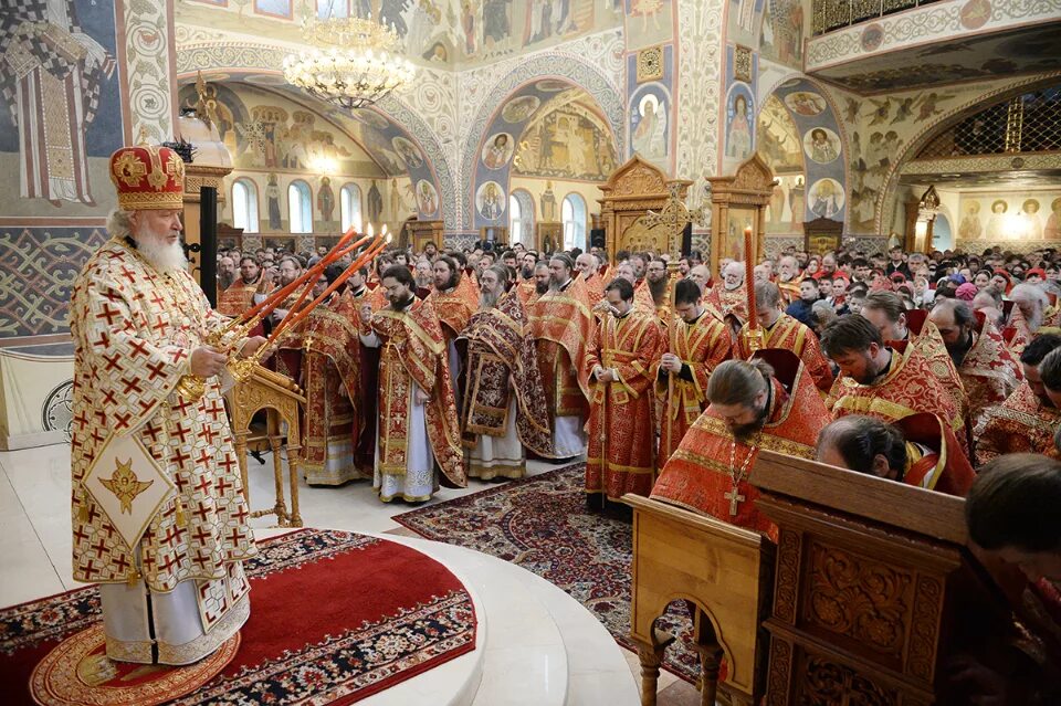 Кафедра в православном храме. Приход рпц. Приход рпц. Храм христа спасителя внутри. Православный храм.