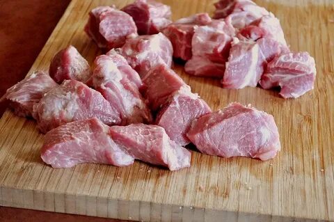 Как нарезать мясо свинины