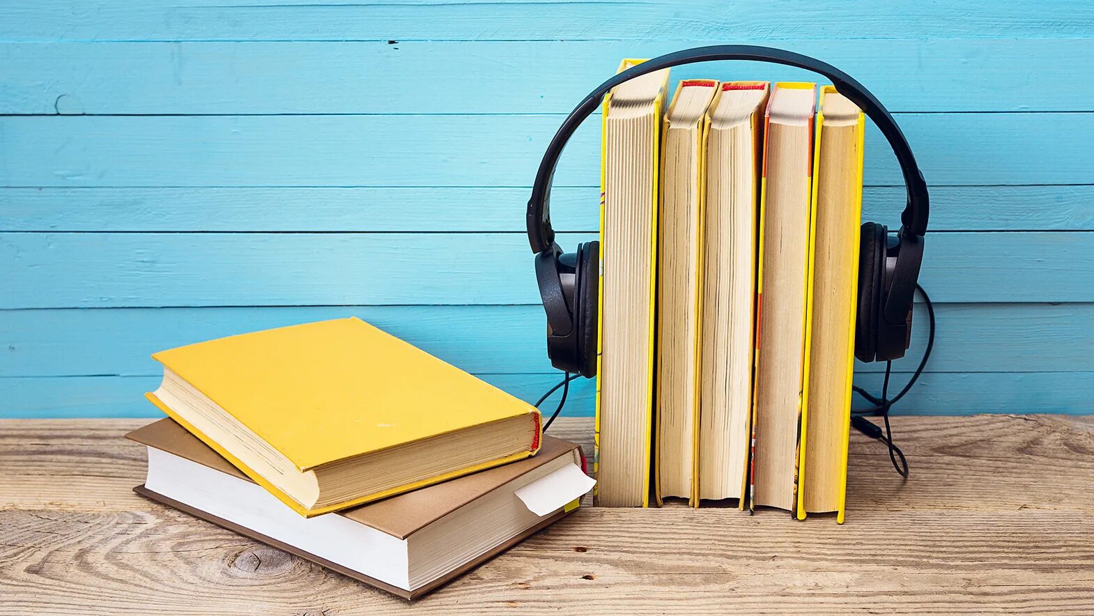 Аудиолекции. Книжка с наушниками. Прочти аудиокнигу. Наушники и книжка эстетика. Чтение аудиокниг.