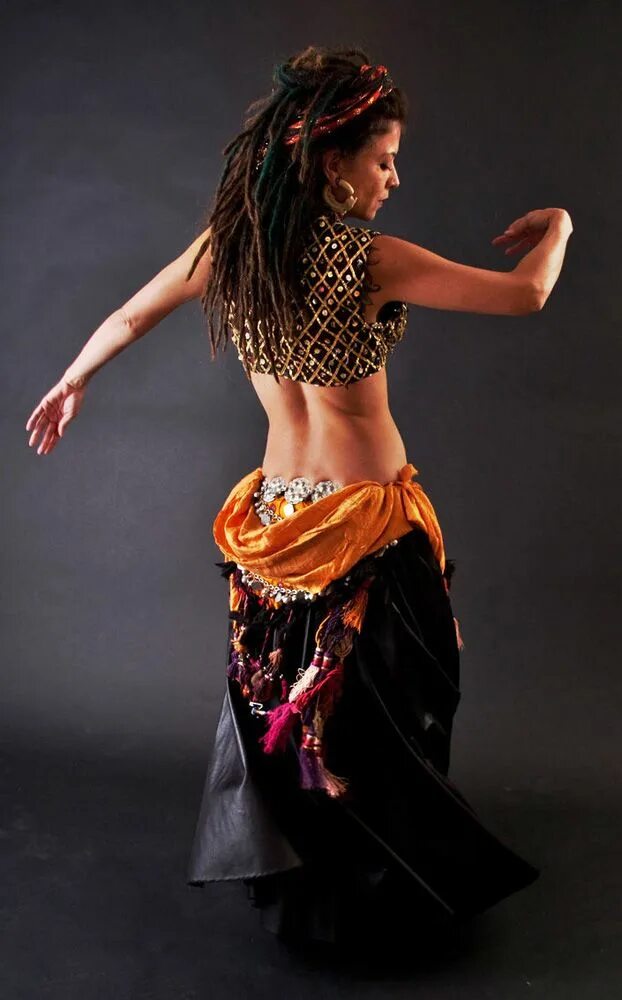 Арабские танцующие девушки. Бэлли денсер. Белли дэнс танец живота. Восточная танцовщица.