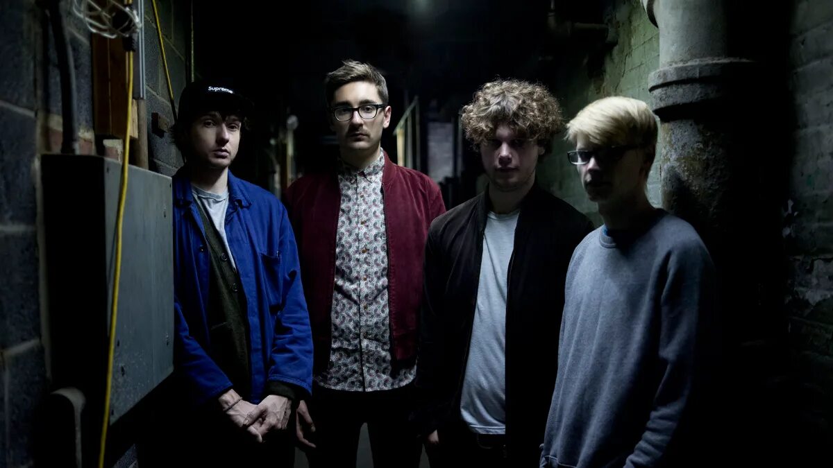 Песня alt intro. Breezeblocks alt-j обложка. группа alt-j. alt j альбомы. intro alt-j.
