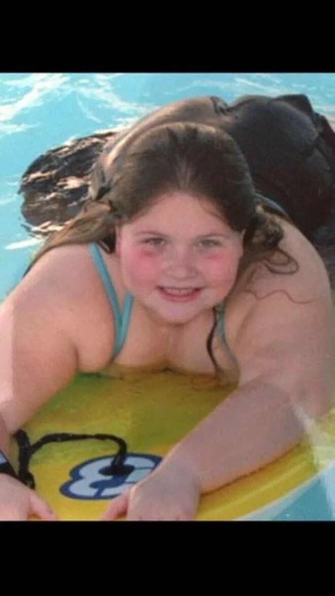 Толстая девочка 12. Жирные девочки в 10 лет. Пухлые девочки в аквапарке.