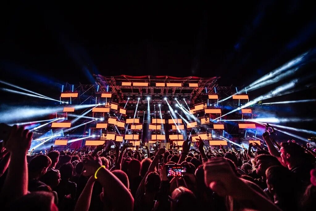 Club stage. Сцена в клубе. Club stage. Main stage москва шарикоподшипниковская ул д 13 стр 33. Шарикоподшипниковская 13 main stage.