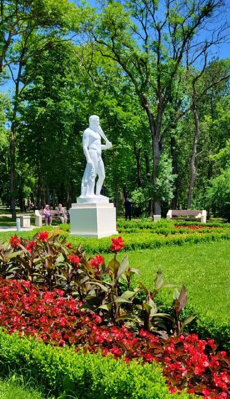 Памятники на территории санатория виктория. Сердце курорта ессентуки. Ессентуки 2023. Ессентуки город парк санатория виктория зимой. Ессентуки 2023.