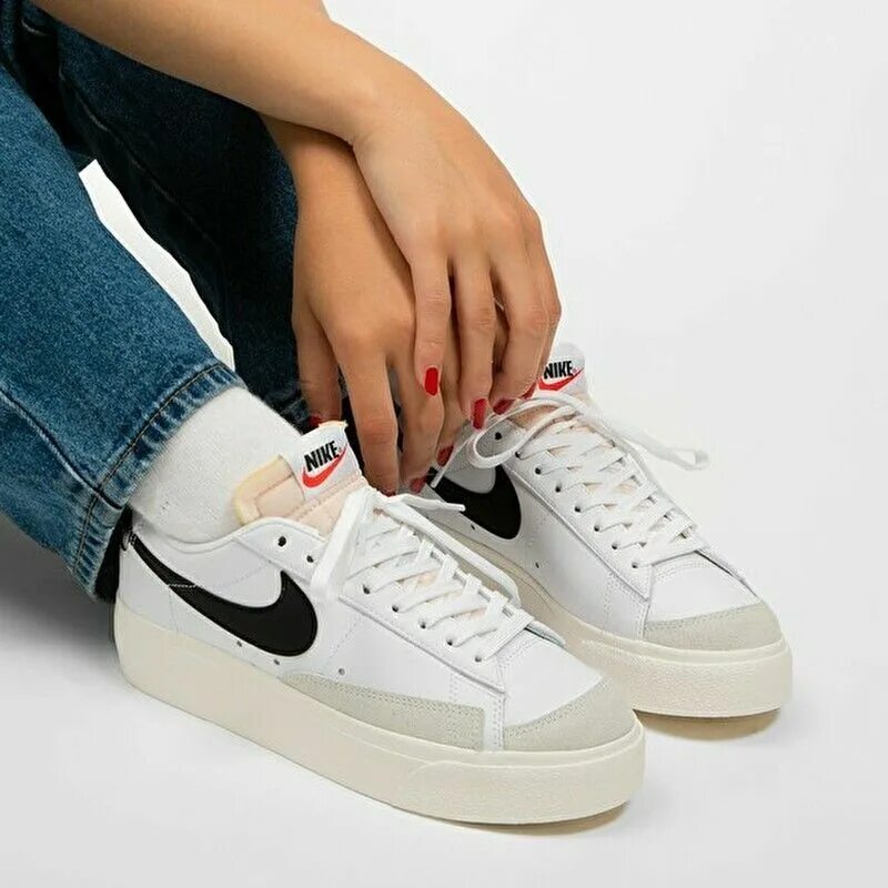 Низкие блейзеры найк. Blazer Nike Blazer Low platform. Nike Blazer platform женские. Кроссовки Nike Blazer Low platform. Nike w Blazer Low platform.