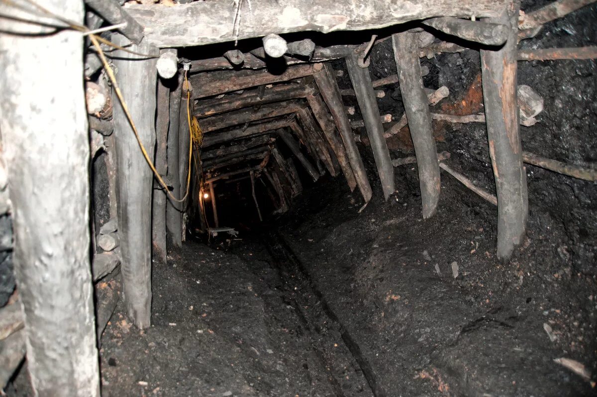 Как устроена шахта. Шахты руды. Схема подземной шахты. Шахта. Конструкция угольных шахт.