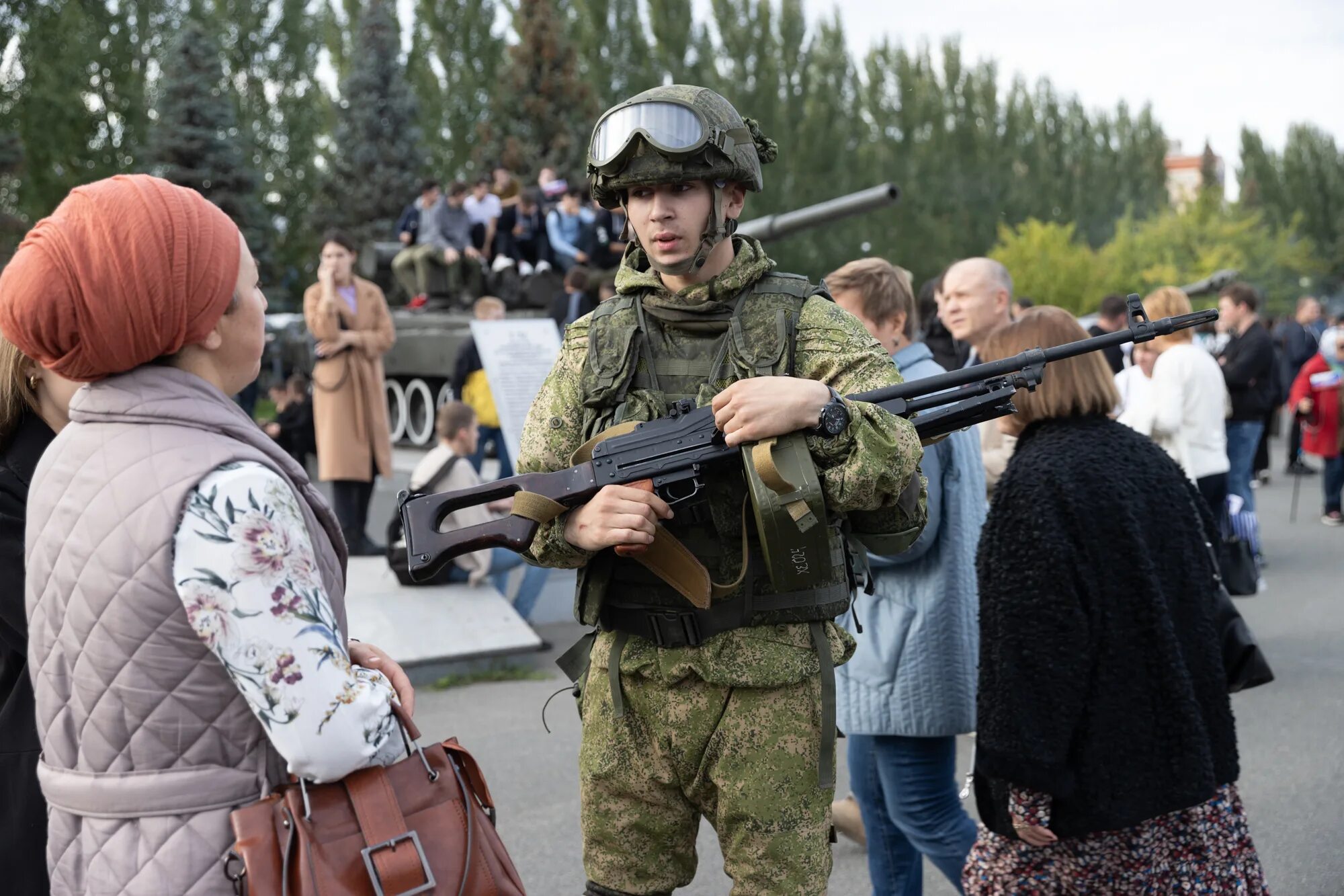 Победа 23 декабря. Патриотическая акция своих не бросаем. Патриотическая акция"своих не брасают". Своих не бросаем акция 2022. Парке Победы Казань.