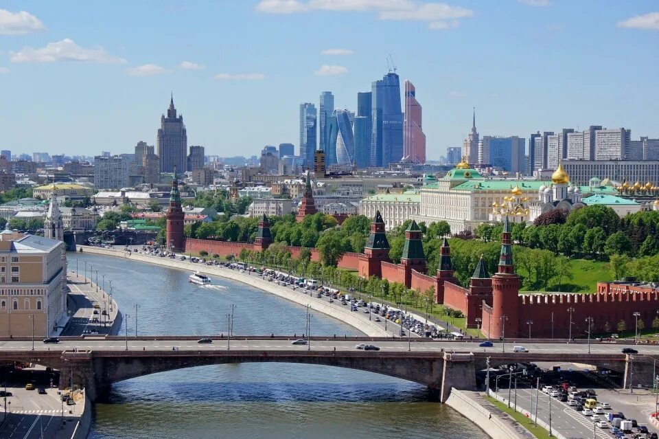 Вид на москву с кремлем и москоу сити. Москва сити вид с кремля. Москва сити фото с набережной тараса шевченко. Москва вид панорама с москоу сити. Московский кремль и красная площадь.