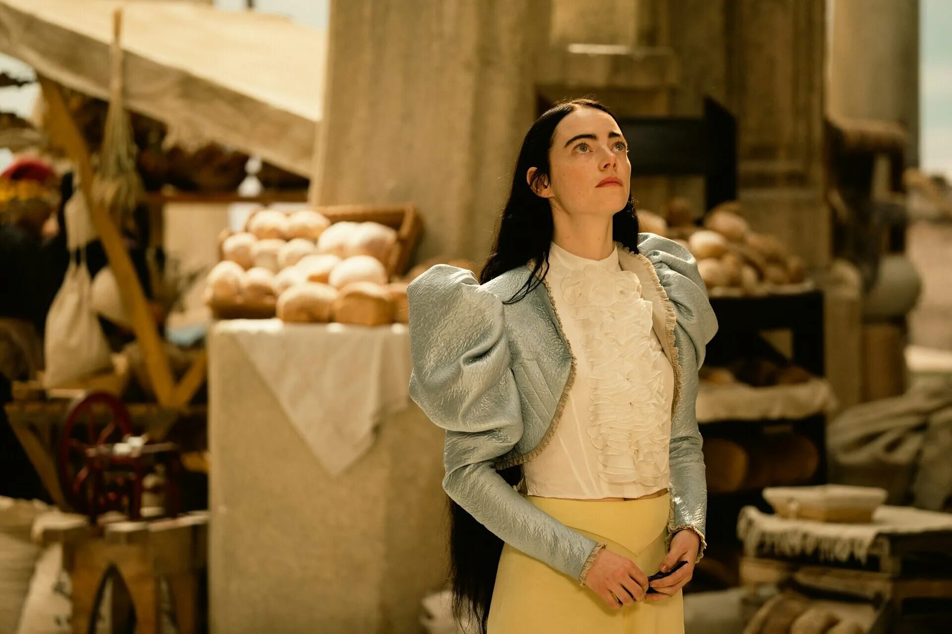 бедные-несчастные фильм 2023. бедные несчастные. эмма фильм 2023. фильм о нищих родителях. фильмы 2023 для детей.