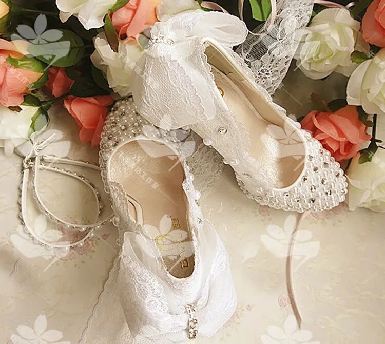 Обувь на свадьбу для невесты. Туфли белые свадебные. Свадебные туфли. Магазины свадебной обуви. Beryozka туфли свадебные.