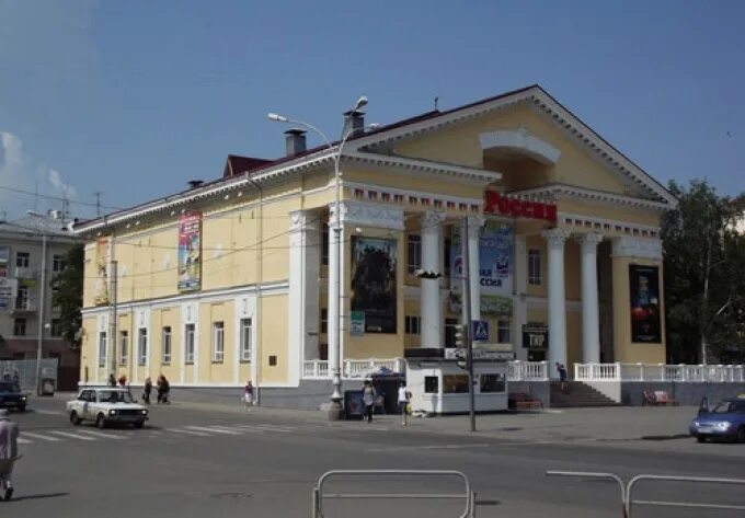 Володарского 75 курган. Пушкинский кинотеатр курган. Кинотеатры города курган. Кинотеатр мир курган 80 года. Кинотеатр мир курган.