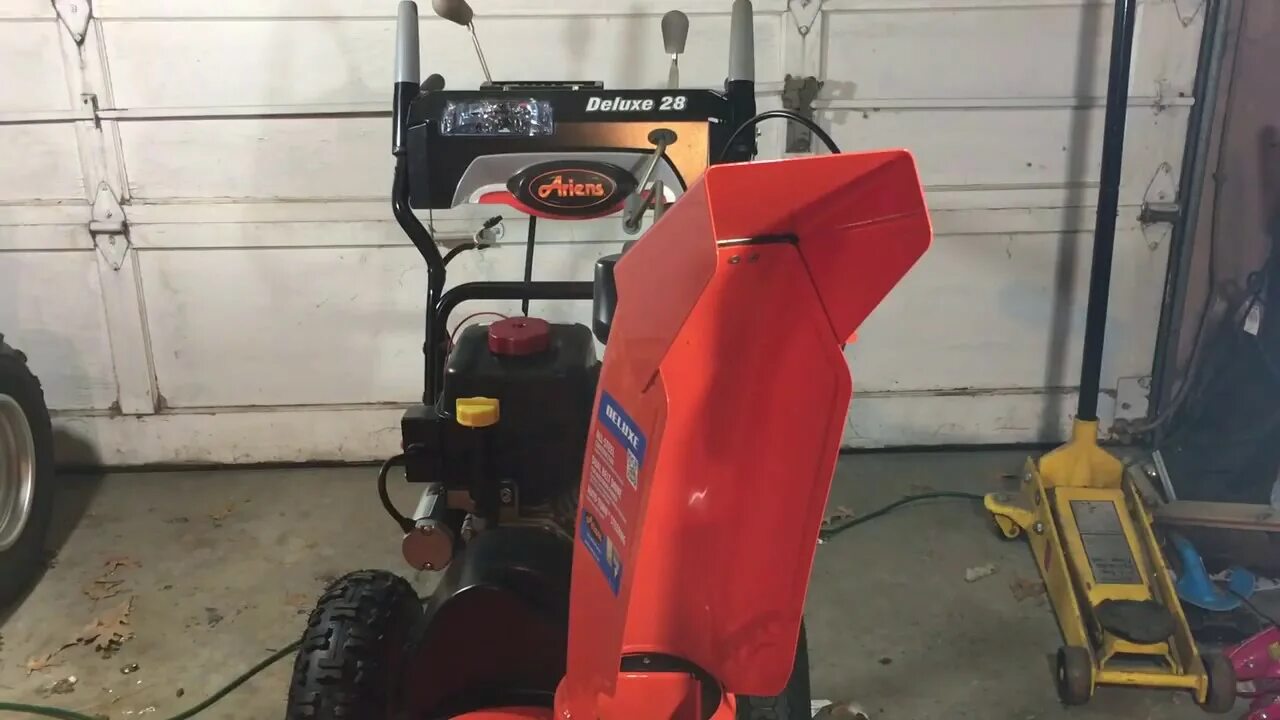 Ариенс снегоуборщик. Ariens Compact 20. Снегоуборщик Ariens 5520. Ariens st1330. Ariens 1029 le снегоуборщик.