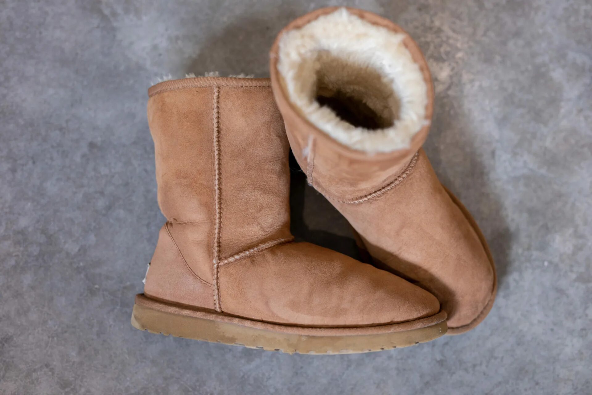 Как выглядят настоящие угги 3500 руб.UGG с ушками зайчика ушки снимаютсяИз натуральной овчины с пропиткойЛюк