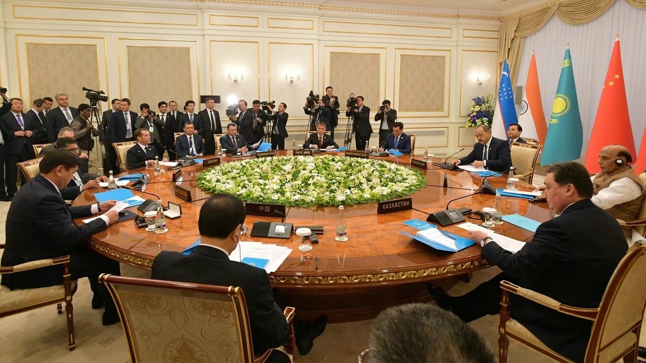 Government meeting. Совещание правительства. Совета глав государств — членов шос. Шос 1996. Что происходит в правительстве страны.