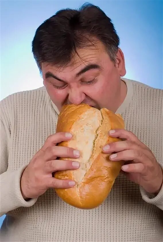 Человек есть хлеб. Человек ест булочку. Человек хлеб. Хлебный человек. Человек ест хлеб.
