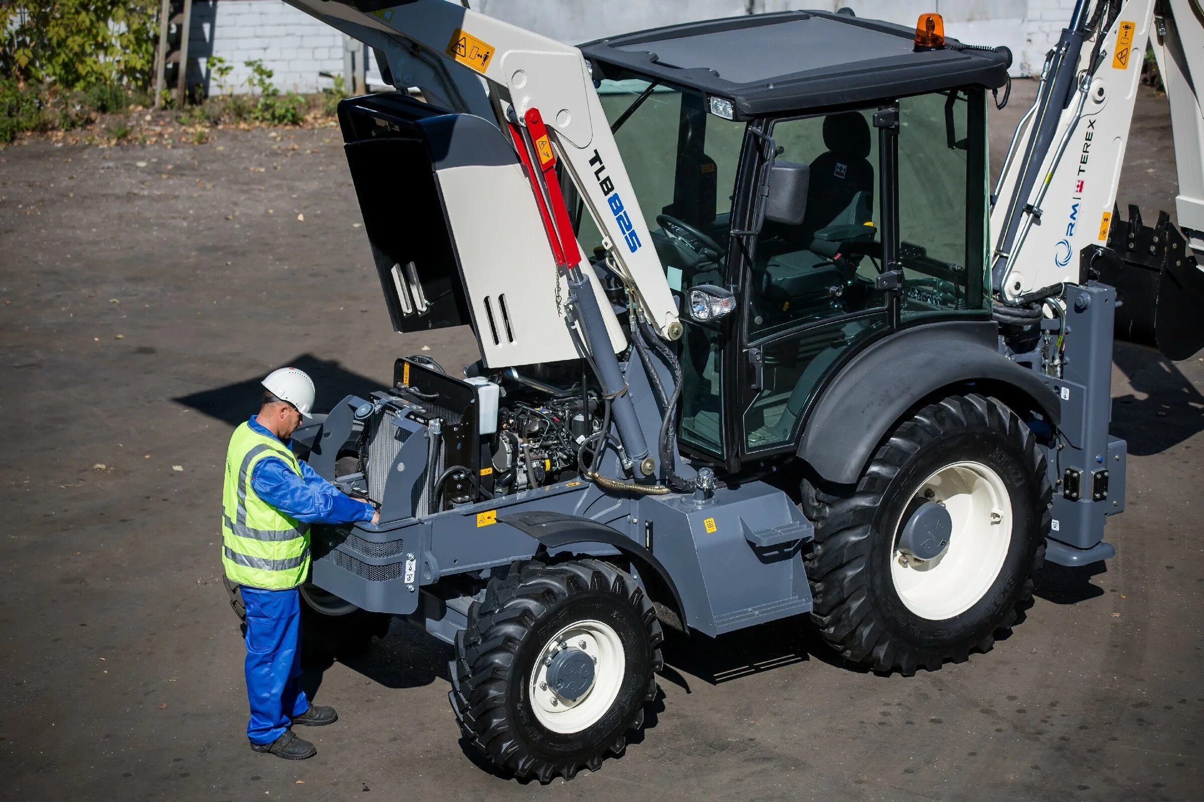 Экскаватор погрузчик Terex 825. "Экскаватор-погрузчик UMG TLB 825-RM". Terex TLB 825. Трактор Terex 825 TLB. Экскаватор погрузчик umg