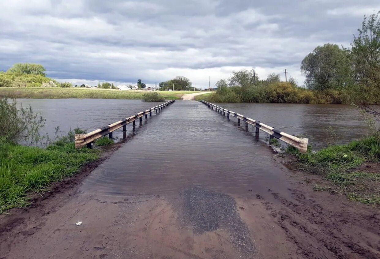 Уровень воды в мокше на сегодня. Река Мокша Краснослободск. Краснослободск Мордовия Мокша. Река Мокша Ковылкино. Река Мокша в Мордовии.