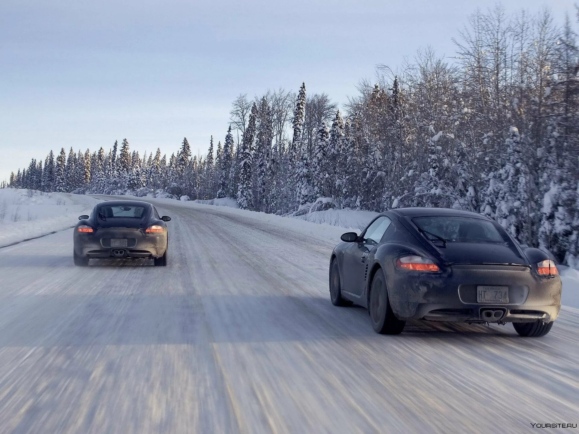 Машина зима. Автомобиль зимой. Машина на зимней дороге. Зимняя дорога.