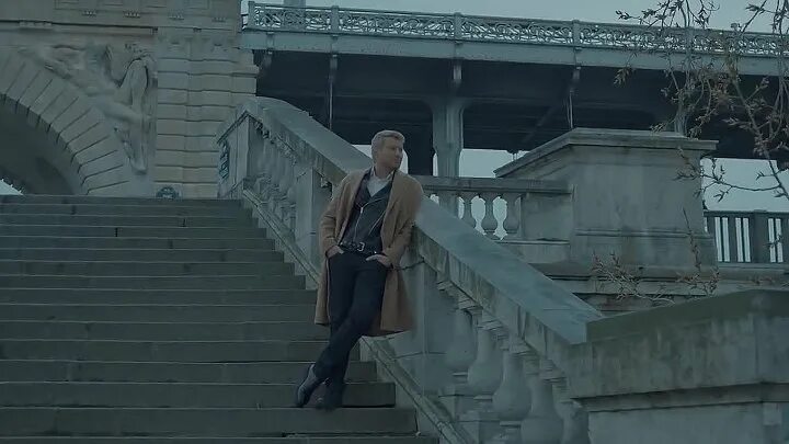 Сердце разбито басков. Сердце разбито басков. Клип с сердцем. Певец блондин. Сердце разбито басков.