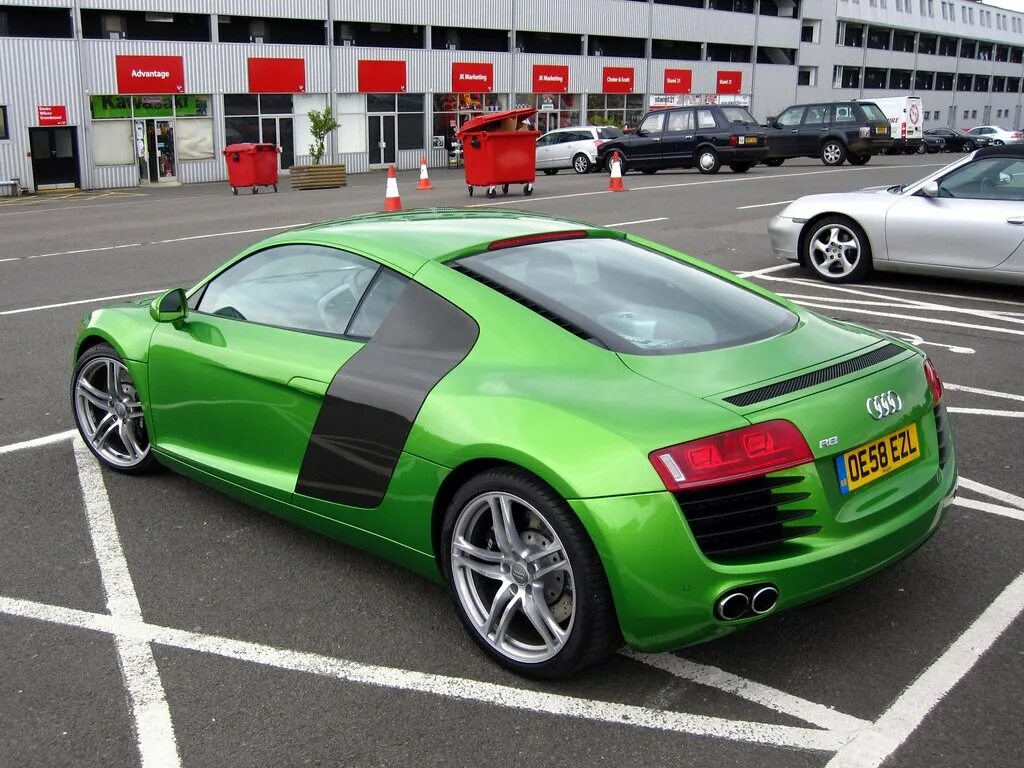 Зеленая 8 индекс. Audi r8 зеленая. Audi r8 салатовая. Audi р8 зеленый. Ауди р8 зеленая матовая.