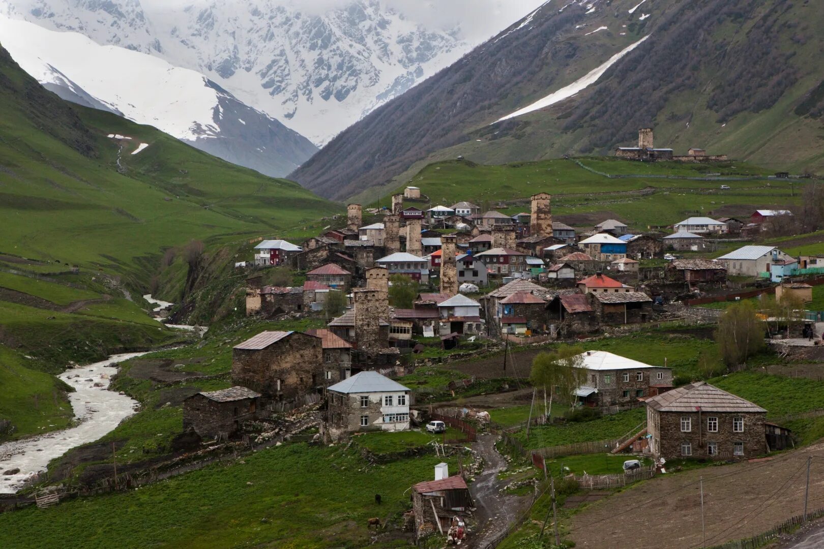 Сколько градусов в деревне. Ушгули Грузия. Село Ушгули. Грузия Самегрело Сванетия. Село Ушгули Грузия.