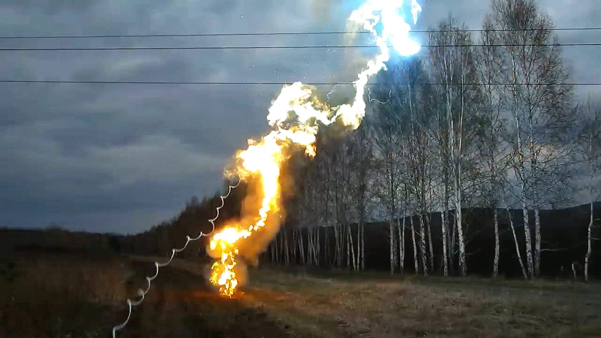 Электрическая дуга в электроустановках. Электрическая дуга 220кв. Короткое замыкание на подстанции. Электрическая дуга на подстанции. Электрическая дуга 6000 вольт.