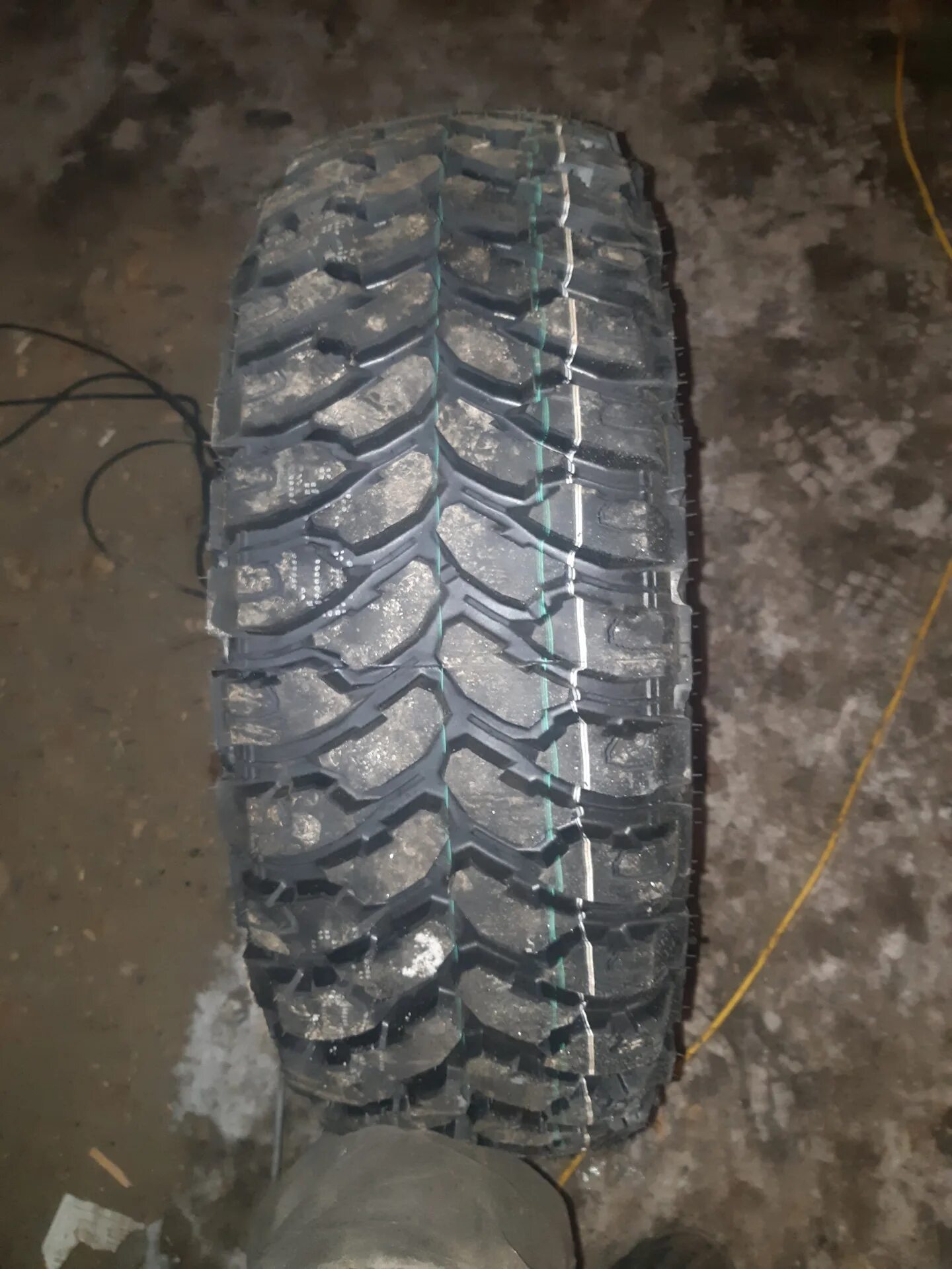 Колеса кама и 502 р 15 на уаз 469. Резина уаз 469 стандарт. Шины уаз 469 r15. Резина на уаз на 15. Шины медведь на уаз 469.