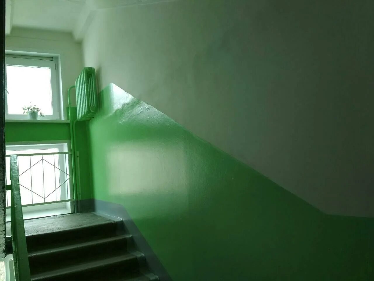 Отделка подъездов многоквартирных домов. Подбезд. Подъезд ремонт нижний новгород. Подъезд в многоквартирном доме. Ремонт подъездов многоквартирных домов.