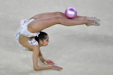 Гимнастка с мячиком