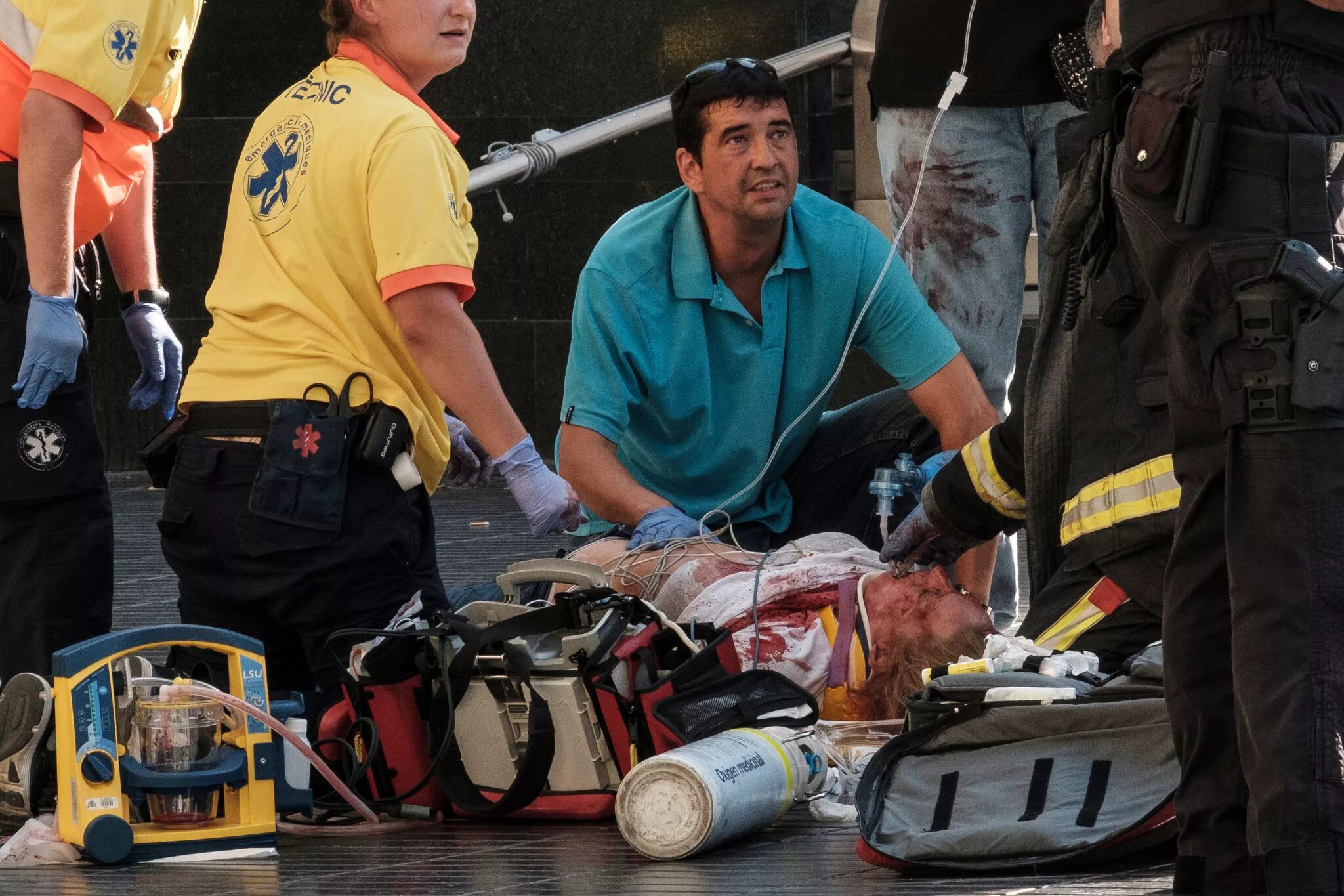 Электрички испании. Injured people were taken. Injured people were taken. Photo to injure. Injured people were taken.