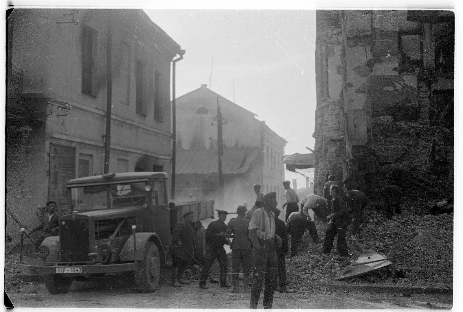 Лагеря военнопленных в 1941. Рославль. Пленные красноармейцы женщины 1941. Военнопленные смоленск. Лагерь военнопленных в смоленске.
