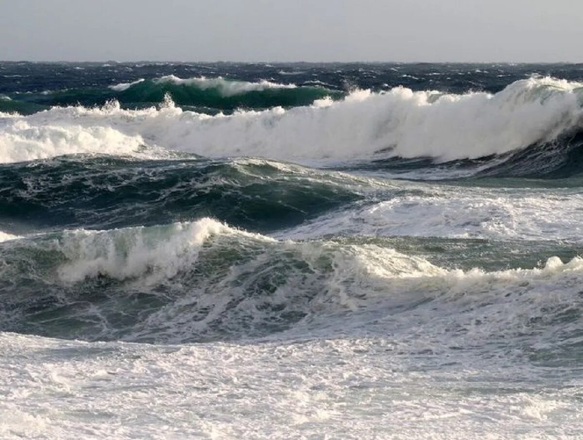 Время на черном море. Черное море шторм анапа. каспийское море шторм. атлантический океан шторм. анапа зимний шторм.