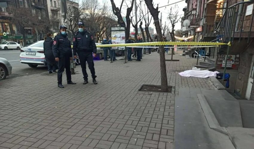 Алвес покончил жизнь. В Ереване самоубийство мальчиков. Мужчина покончил жизнь самоубийством.