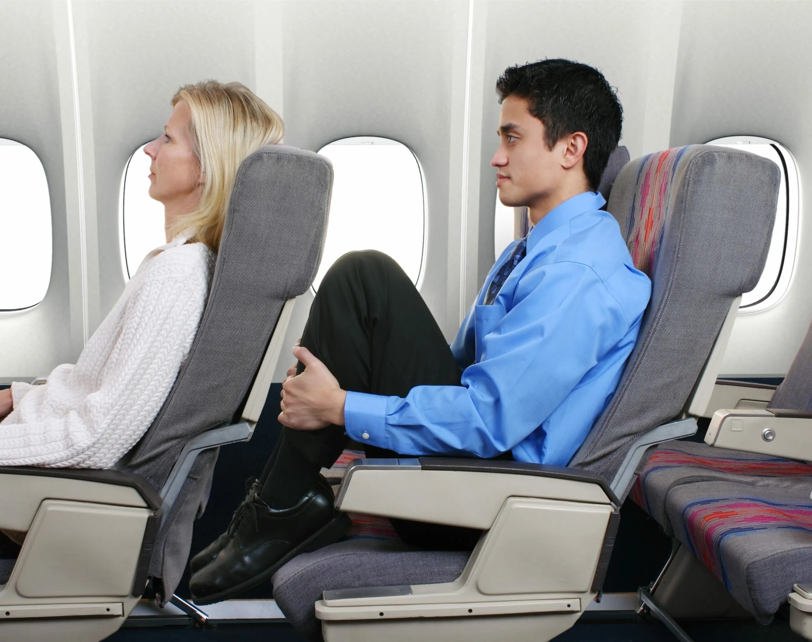 Кресло "самолет". Сиденья в самолете. Человек сидит в самолете. Сижу в самолете.