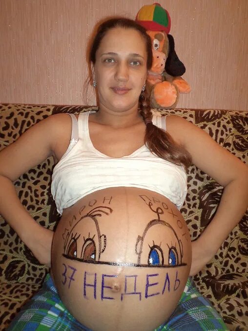 Жена беременна двойней. Фотосессия беременной двойней. Животы беременных двойней. Жена беременна двойней. Женщина беременная двойней.