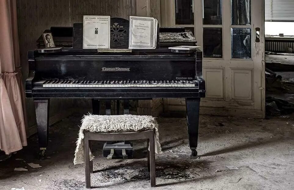 Старинное название фортепиано. Старинное пианино. Старинный рояль. Старое фортепиано. Старые пианино.