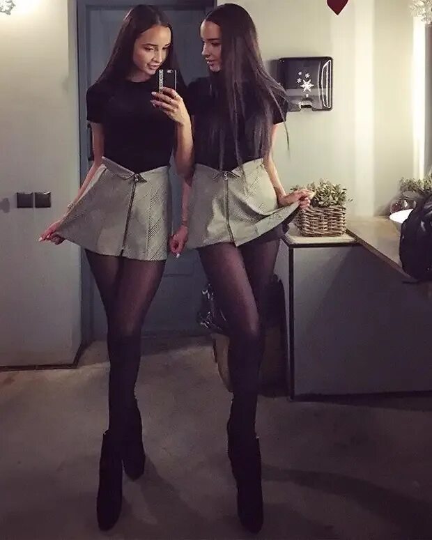 Колготки сестренки. Близняшки Adelya & Alina. Adelalinka Twins чулки.