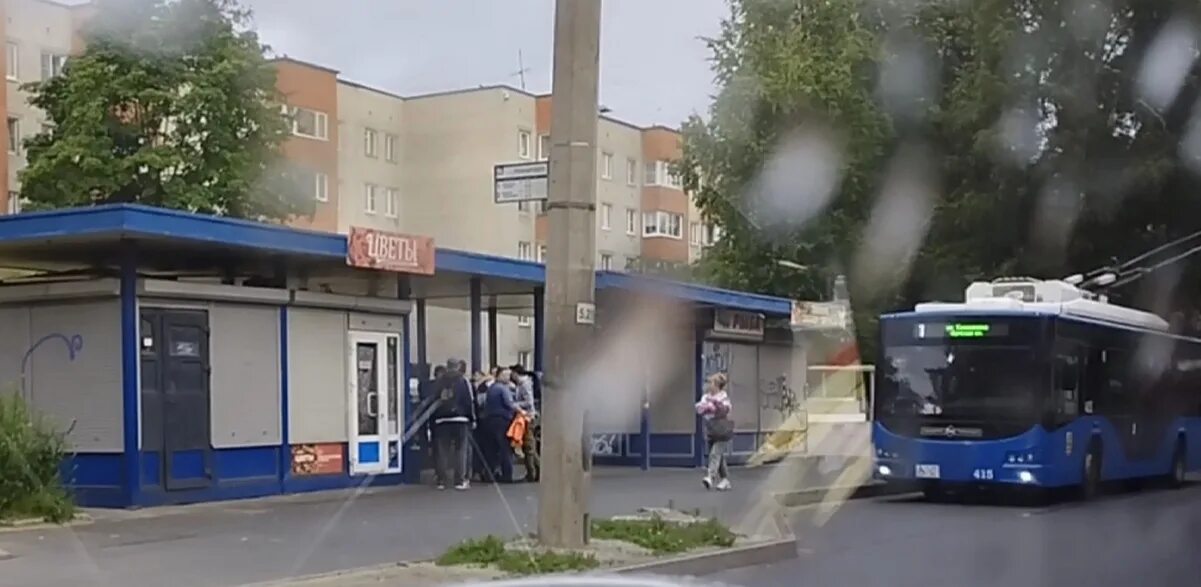 Где едет 4 троллейбус ижевск. Троллейбус. водитель троллейбуса. новый троллейбус.