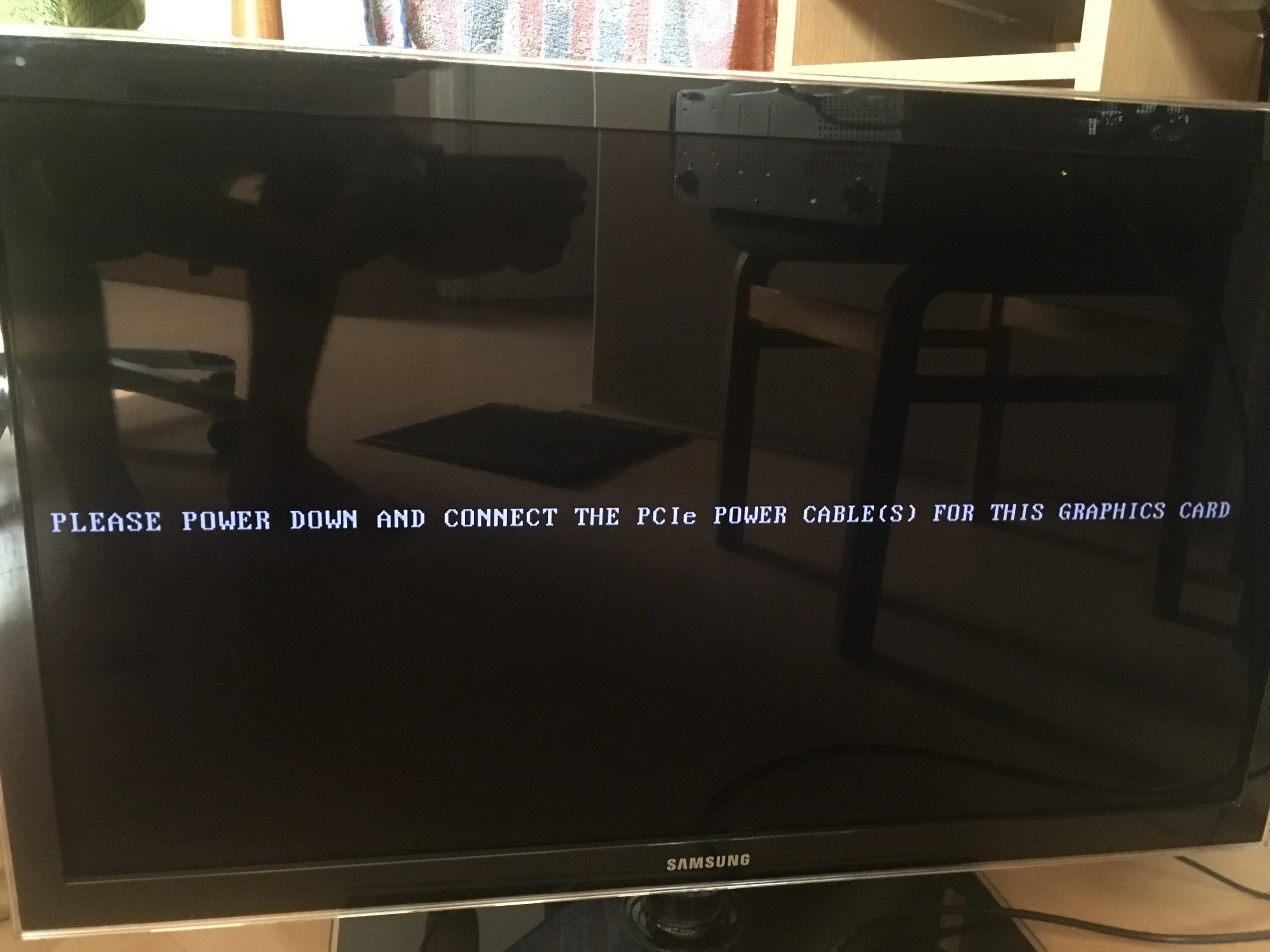 Connect the pcie power cable. Please Power down and connect the PCIE Power Cable for this Graphics Card. Please Power down and connect the PCIE Power Cable. Please Power down and connect the PCIE Power Cable for this Graphics Card что делать. Please Power down and connect the PCI Power Cable(s) for this Graphics Card.