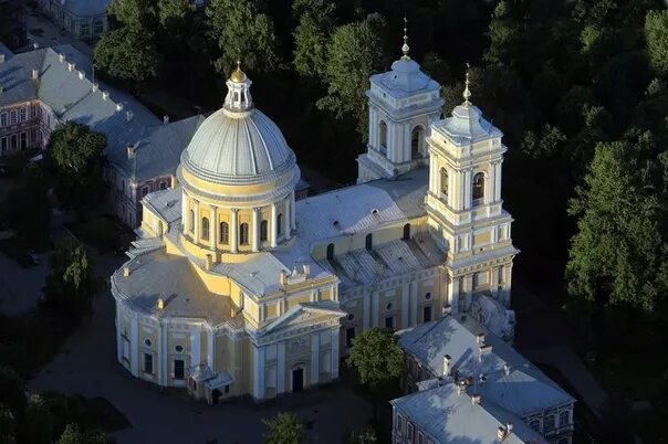 Пл.Александр Невский метросынан Пл.Восстаний метросына дейінгі Невский даңғылыны