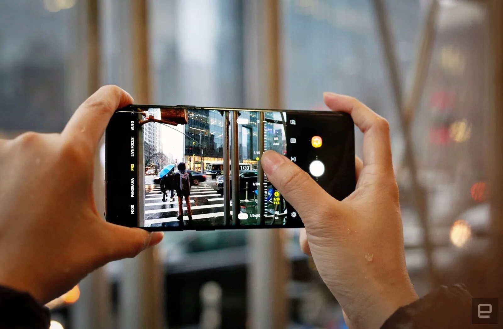 Андроид 2023 с хорошей камерой. Смартфон с большой камерой. Phones cam. Самсунг 64 мегапикселя камера. Смартфон с камерой фотоаппарата.