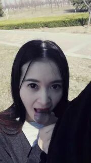 gangbangdpp - 骚 逼 人 妻.带 孩 卖 淫 其 实 家 里 不 缺 钱.但 是 老 公 满 足 不 了.孩 子 是 出... 