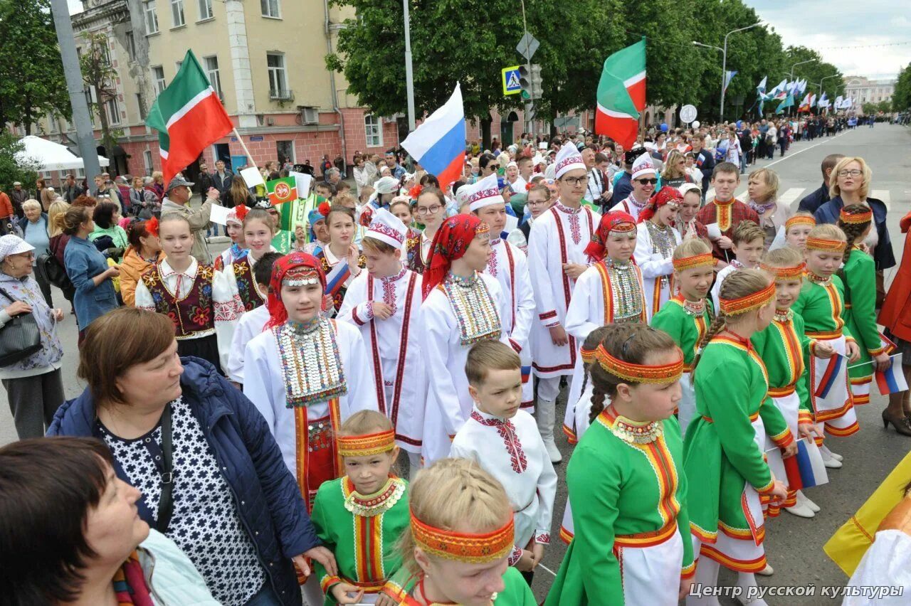 Йошкар-Ола Марий Эл народ. Йошкар-Ола население. Йошкар Ола нация. Йошкар-Ола день Республики.