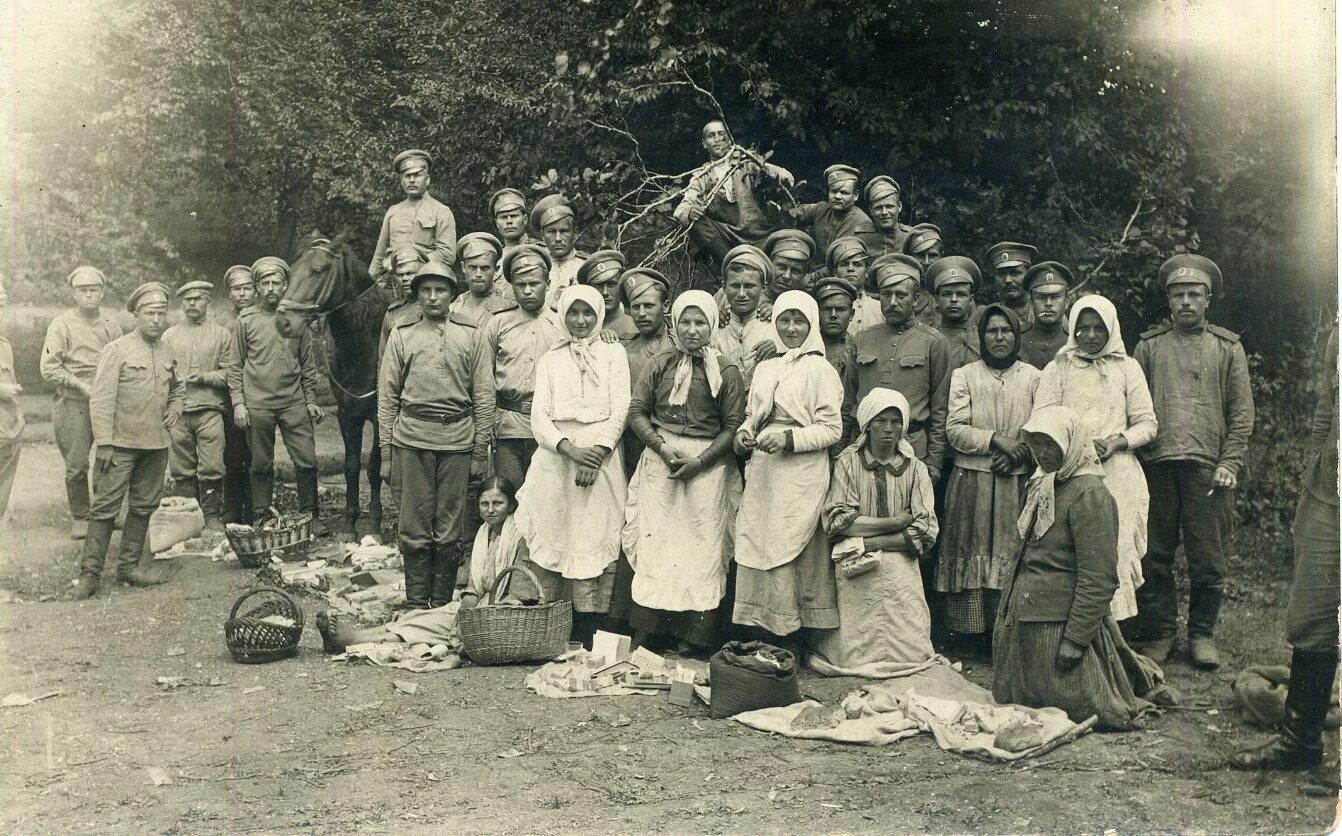 1800 российских в белорусские. Священник Миловский в1914г Оркино Саратовской области. Черниговская Губерния 1914 года. Жители Москвы 1914 год. Россия 1800 года.