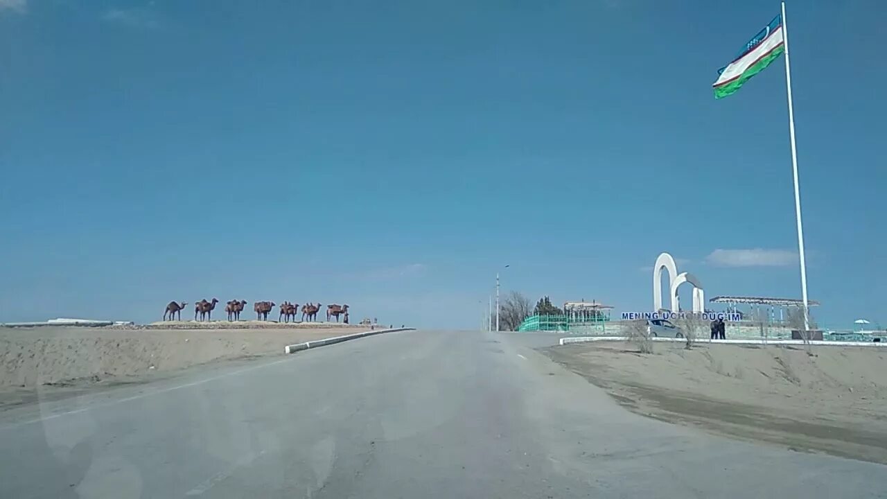 Учкудук 3. Учкудук три колодца город. учкудук город узбекистан. оазис учкудук. пустыня в узбекистане учкудук.